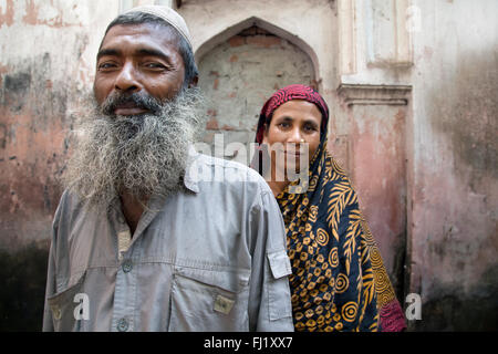 Quelques Musulmans avec les vêtements traditionnels à Sonargaon , Bangladesh Banque D'Images