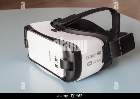 La Samsung Gear VR et le Galaxy S6 bord Banque D'Images