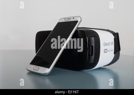 La Samsung Gear VR et le Galaxy S6 bord Banque D'Images