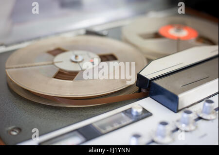 Vintage audio tape recorder music détails sur bande magnétique Banque D'Images