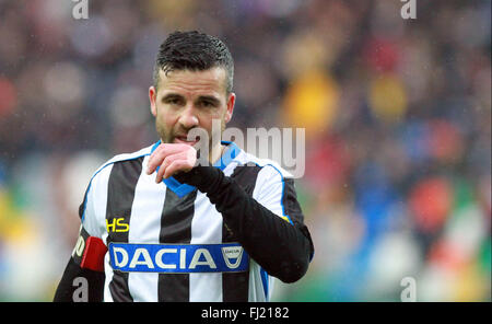 Udine, Italie. 28 Février, 2016. Udine, Italie. 28 Février, 2016. L'avant de l'Udinese, Antonio Di Natale a l'air au cours de la Serie A italienne match de football entre l'Udinese Calcio v Hellas Verona FC. Bat l'Udinese 2-0 Hellas Vérone en Serie A italienne match de football, des buts par Emmanuel Badu et Cyril Thereau à Dacia Arena de Udine. © Andrea Spinelli/Pacific Press/Alamy Live News Crédit : PACIFIC PRESS/Alamy Live News Banque D'Images