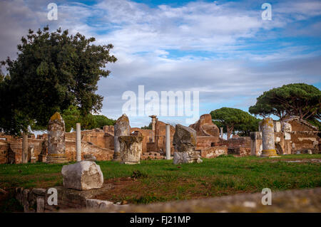 Vestiges du Forum à Ostia Antica, une ancienne ville romaine Banque D'Images