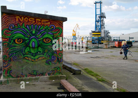 Street Art , l'art du graffiti sur un mur à Brest, Bretagne, Finistère, France Banque D'Images