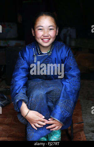 Jeune fille, peuple tsaatan Dukha , Mongolie , éleveurs de rennes nomades Banque D'Images