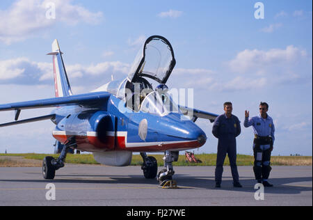 Eure (27), base aerienne d'Evreux, la Patrouille de France, pilote et mecanicien devant leur Alpha Jet // France, Eure (27), ai Banque D'Images