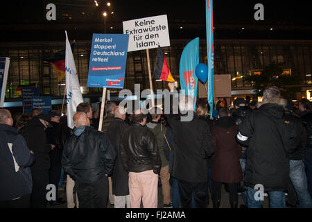 Démonstration par l'AfD parti allemand à Berlin, Allemagne. 'Stop à la Merkel. Enregistrer l'Allemagne' 'pas de traitement spécial pour l'Islam' Banque D'Images