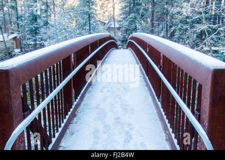 Pont couvert de neige pied Oak Creek, juste au nord de Sedona, Arizona Banque D'Images