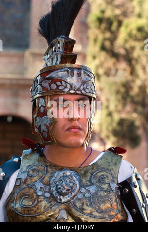 Soldats CAESARS laisser TEMPLO DEL ORATORIO DE San Felipe Neri à Pâques PROCESSION - San Miguel de Allende, Mexique Banque D'Images