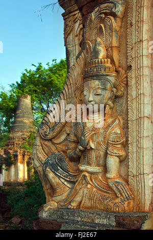 Le stuc divinités bouddhistes à NYAUNG OHAK situé à INDEIN composé d'anciens sanctuaires - Lac Inle, MYANMAR Banque D'Images