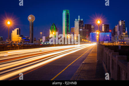 Houston Street Bridge est un pont à Dallas, Texas, qui enjambe la rivière Trinity Banque D'Images