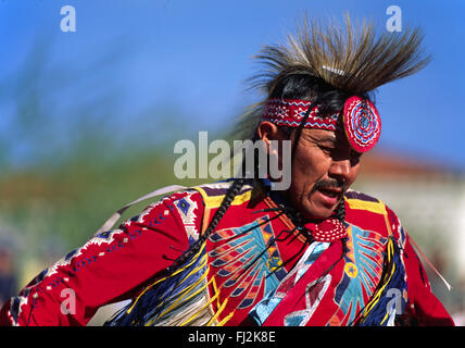 TOMMY DRAPER participe au championnat du monde de la danse du cerceau concours - HEARD MUSEUM, Phoenix, Arizona Banque D'Images