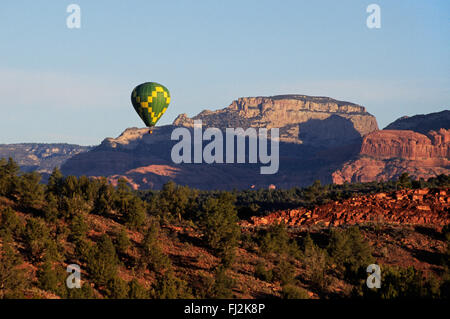 RED ROCK COUNTRY comme vu à partir d'un ballon - Sedona, Arizona Banque D'Images