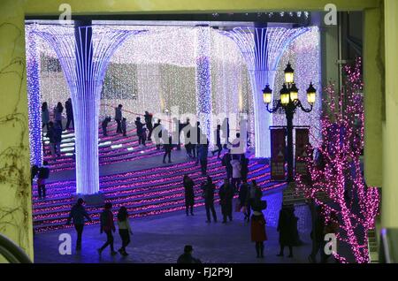 Beijing, Beijing, Chine, du RCS. Feb 29, 2016. Le huitième Festival Lumière en bleu Solana prendra fin aujourd'hui. Beaucoup de visiteurs viennent le voir. Crédit : SIPA Asie/ZUMA/Alamy Fil Live News Banque D'Images