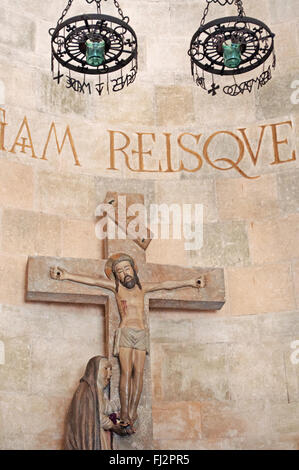 Barcelone : la sculpture du Christ crucifié et la Vierge dans l'église du Calvaire en haut de l'Calvaire étapes de Pollenca Banque D'Images