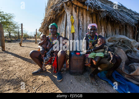 Les gens de la tribu des Mundimba, Angola, Afrique du Sud Banque D'Images