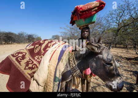 Les gens de la tribu des Mundimba, Angola, Afrique du Sud Banque D'Images