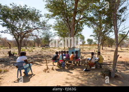 Une école rurale, l'Angola, l'Afrique Banque D'Images