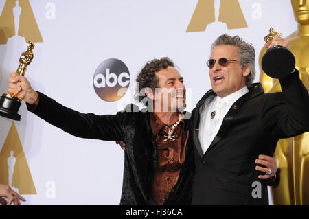 Hollywood, CA. Feb 29, 2016. Mark A. Mangini, David White. 88e Academy Awards présenté par l'Academy of Motion Picture Arts and Sciences tenue à Hollywood & Highland Center. Crédit photo : Byron Purvis/AdMedia Crédit : Byron Purvis/AdMedia/ZUMA/Alamy Fil Live News Banque D'Images