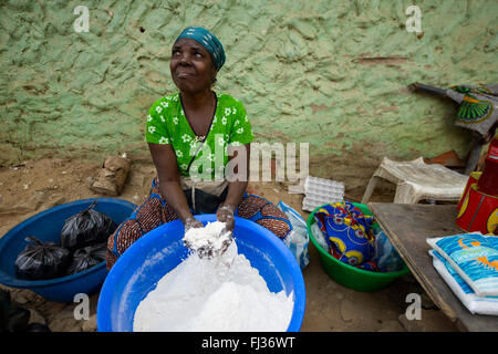 La vie dans le Bairro Rangel, Luanda, Angola, Afrique du Sud Banque D'Images