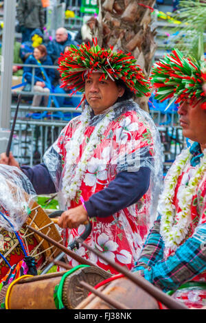 Nice, France - 27 Février 2016 : les participants dans le défilé du carnaval de Nice. Carnaval de Nice. Banque D'Images