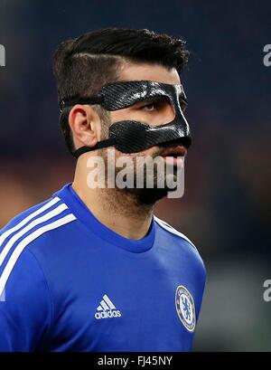 Chelsea's Diego Costa vu au cours de l'UEFA Champions League round 16 match entre de Paris Saint-Germain et Chelsea au Parc des Princes à Paris. Le 16 février 2016. James Boardman /  +44 7967 642437 des photos au téléobjectif Banque D'Images