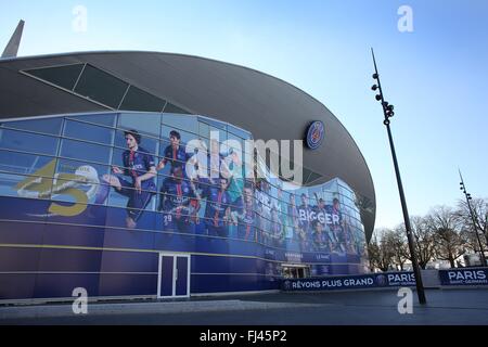 Vue générale du Parc des Princes à Paris avant de l'UEFA Champions League round 16 match entre de Paris Saint-Germain et Chelsea au 16 février 2016. James Boardman /  +44 7967 642437 des photos au téléobjectif Banque D'Images