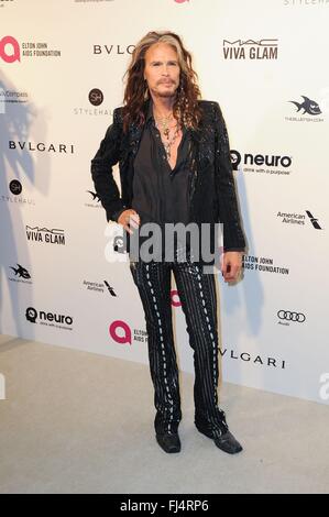 Steven Tyler aux arrivées pour 2016 Elton John AIDS Foundation Academy Awards Viewing Party - Partie 2, West Hollywood Park, Los Angeles, CA, le 28 février 2016. Credit : Everett Collection Inc/Alamy Live News Banque D'Images