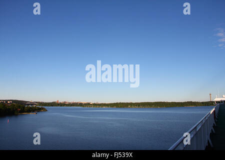 Paysage avec la mer îles vertes dans le golfe de Botnie, high angle view de ferry Banque D'Images