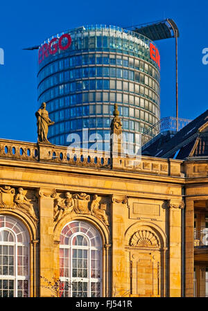 Siège du gouvernement du district et Ergo office tower, l'Allemagne, en Rhénanie du Nord-Westphalie, Duesseldorf Banque D'Images