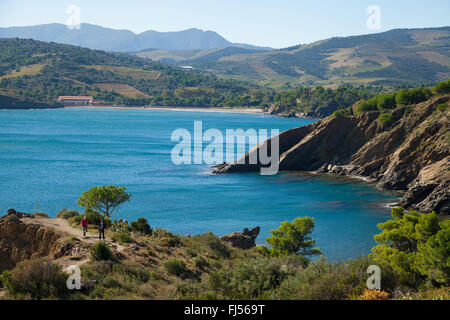 La côte sauvage en direction de la Plage de Paulilles, près de Cap Bear au sud de la France. Banque D'Images