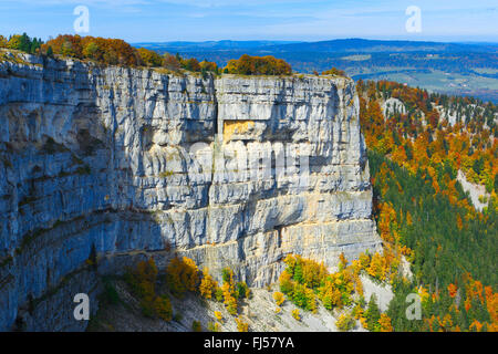 Le cirque rocheux naturel Creux du Van en automne, la Suisse, Neuchâtel Banque D'Images