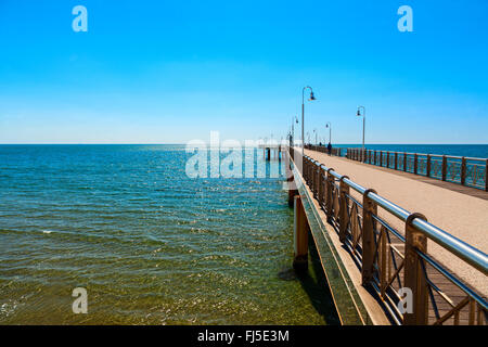 Tonfano pier vue sur la plage Banque D'Images