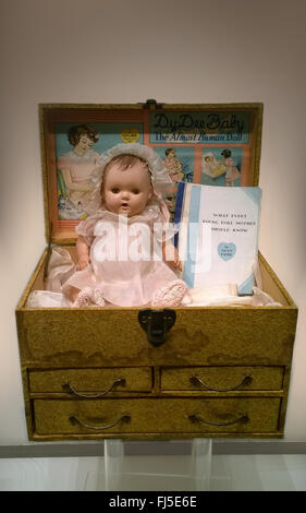 Rochester , New York. Strong Musée du jeu. Vintage Dy-Dee-Baby Doll sur l'affichage Banque D'Images