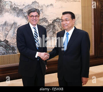 Beijing, Chine. Feb 29, 2016. Le Premier ministre chinois Li Keqiang (R) rencontre avec le secrétaire du Trésor Américain Jacob Lew, à Beijing, capitale de la Chine, 10 févr. 29, 2016. © Pang Xinglei/Xinhua/Alamy Live News Banque D'Images