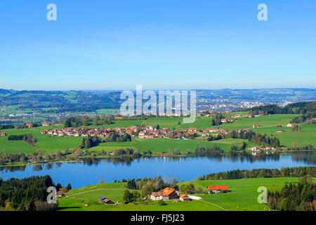 Vue sur le lac de Rottachsee Kempten, Allemagne, Bavière, Algaeu Banque D'Images