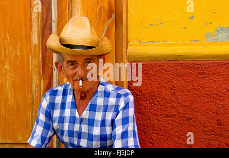 Fumeurs vieux cowboy, portrait, Cuba, Trinidad Banque D'Images