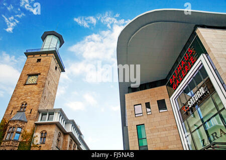 Tour de l'hôtel de ville et Rathausgalerie à Hagen, Allemagne, Rhénanie du Nord-Westphalie, Ruhr, Hagen Banque D'Images