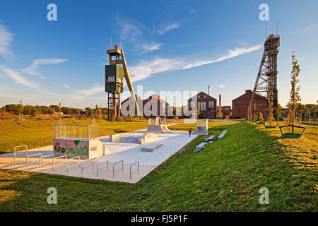 Skating place en face de l'ancienne mine Niederberg, Allemagne, Rhénanie du Nord-Westphalie, Bas-rhin, Neukirchen-Vluyn Banque D'Images