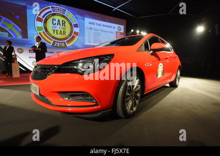 Genève, Suisse. Feb 29, 2016. L'Opel Astra, plus tard, élu Voiture de l'année, sur la première journée de la presse au Salon International de l'Automobile à Genève, Suisse, 29 février 2016. PHOTO : ULI DECK/dpa/Alamy Live News Banque D'Images