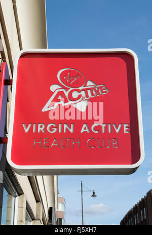 Hanging signe avec nom et logo de Virgin Active Health Club, Wimbledon, Londres, Angleterre du Sud-Ouest Banque D'Images