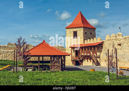 Brasov, Roumanie - 10 octobre 2015 : cour intérieure de la citadelle, Brasov attestée en 1324 d'abord, l'un des plus anciens archaeolog Banque D'Images