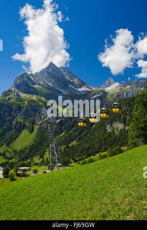 Sport avec fer Braunwald Ortstock en arrière-plan, téléphérique Grotzenbueel site huettenberg -, Suisse, Glaris Banque D'Images