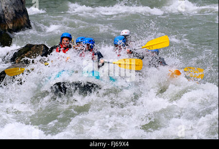 Rafting dans la rivière Isère, France, Savoie Banque D'Images