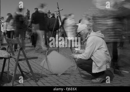 Pont sur la rivière Drava avec une fontaine Banque D'Images