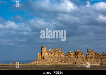 Formations Rock à l'aube Lac abbé, Djibouti, Afrique Banque D'Images