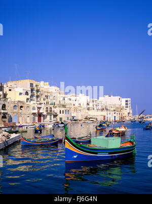 La baie de Spinola, San (San Ġiljan), quartier du Port Nord, Malte Majjistral Région, République de Malte Banque D'Images