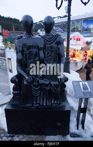 COURCHEVEL, FRANCE - Jan 09, 2011 :'la contemplation au sommet" est une exposition à ciel ouvert de la sculpture, ici le 'grand penseur" de Au Banque D'Images