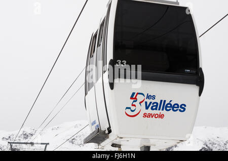 COURCHEVEL, FRANCE-jan.09 : gondoles lieu les pentes de la station de ski trois alain123 le 9 janvier 2011 à Courchevel, F Banque D'Images