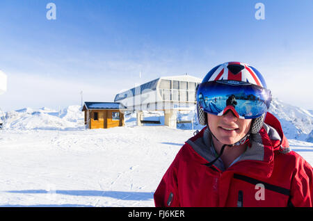 MERIBEL, FRANCE - Jan 10, 2011 : profitez d'une journée ensoleillée à la Saulire station de ski,le 10 janvier 2011 à Meribel, France. Le sk Banque D'Images