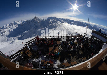 MERIBEL, FRANCE - Jan 10, 2011 : profitez d'une journée ensoleillée à la barre de la Saulire station de ski,le 10 janvier 2011 à Méribel, Fra Banque D'Images